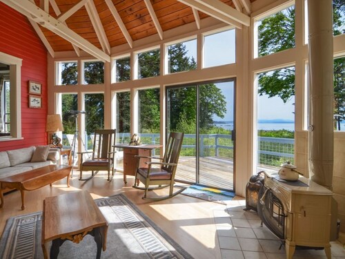 Charming waterfront 4 br gated estate on 8 acres with private beach and buoy.