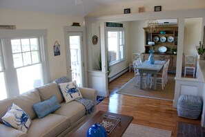 Smart TV, DVD player, books, stereo