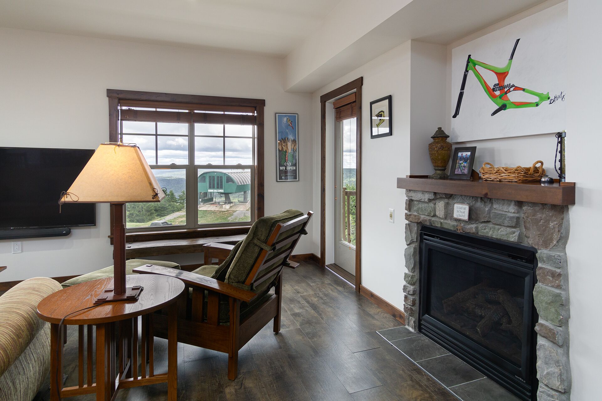 Televisión, chimenea