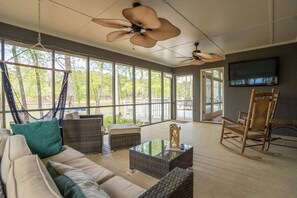 Smart TV, fireplace, offices, computer monitors