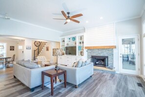 Smart TV, chimenea, oficina, monitor de computadora