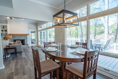 Reynolds lakefront golfers paradise with kayaks