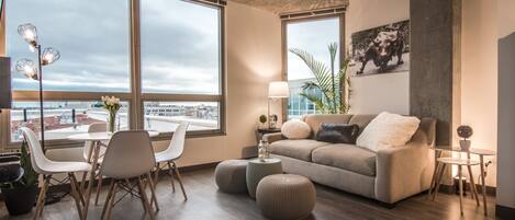 أغطية فراش متميزة وأسرّة بطبقة علوية مريحة وبديكورات فريدة لكل غرفة