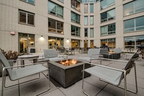 Sundeck - Wrigley Suites (Chicago)