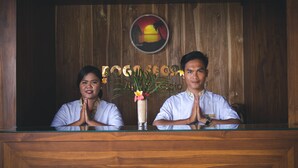 Quầy tiếp tân