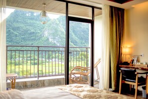 Desk, blackout curtains, free WiFi, bed sheets