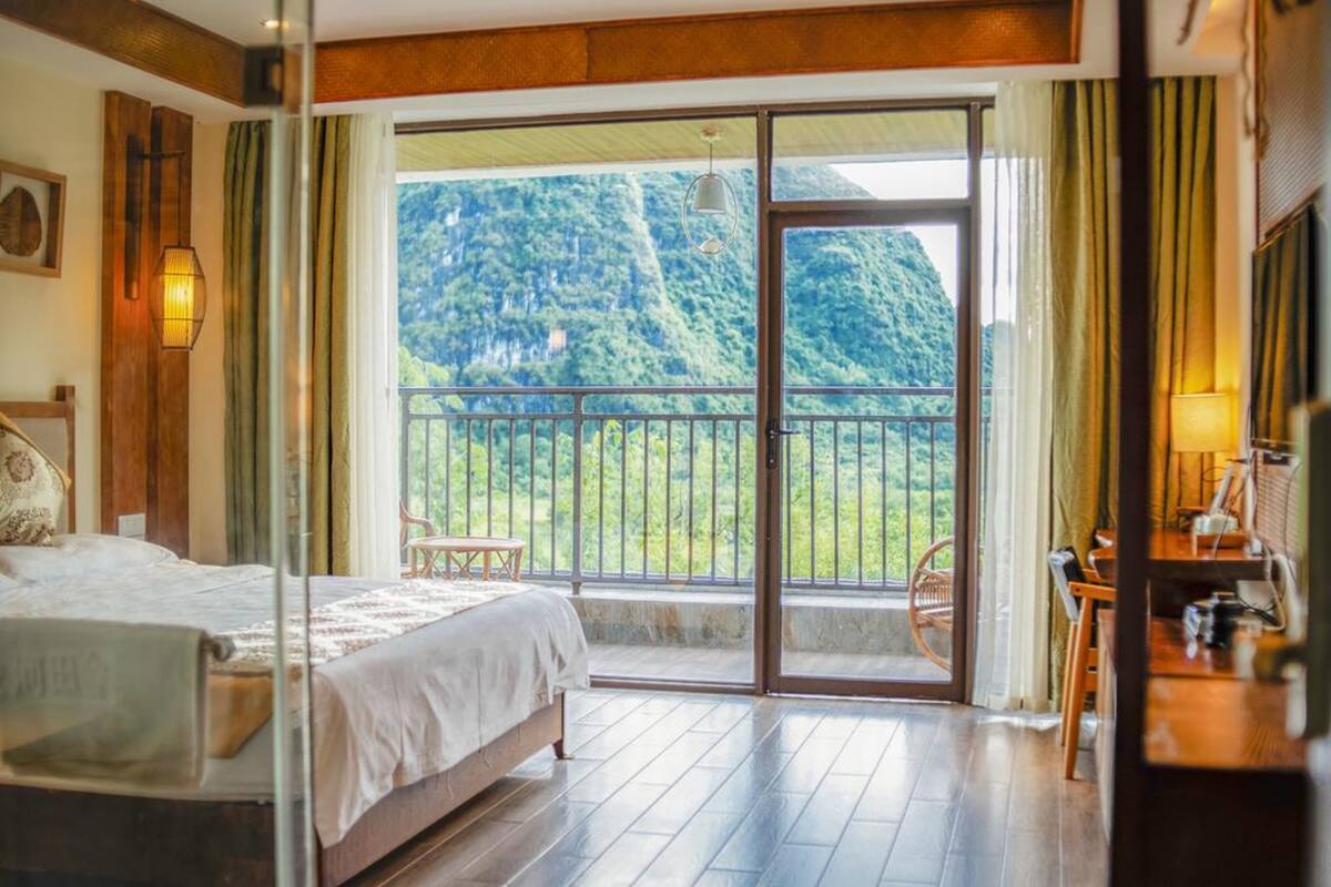 Desk, blackout curtains, free WiFi, bed sheets