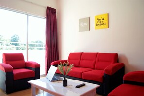 家庭公寓, 3 间卧室 | 客厅 | 液晶电视