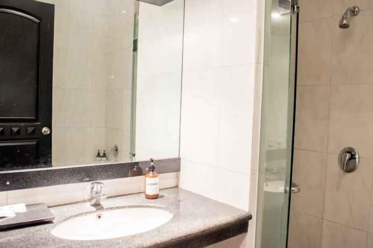 Shower, free toiletries, slippers, towels