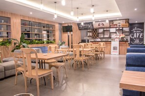 Cafe - Luminor Hotel Jember by WH (Jember)