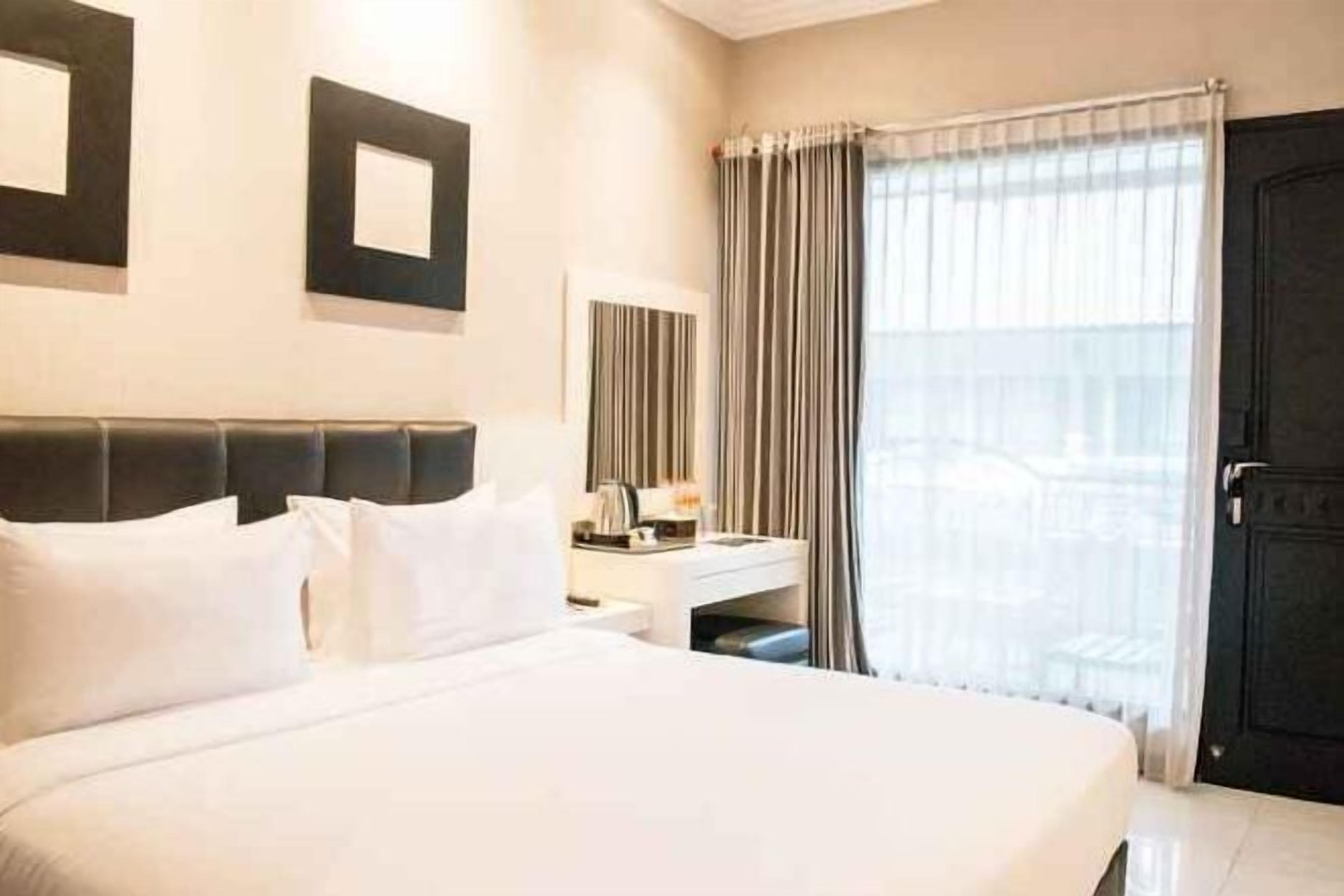 In-room safe, desk, free WiFi, bed sheets