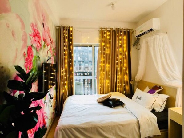 Desk, blackout curtains, free WiFi
