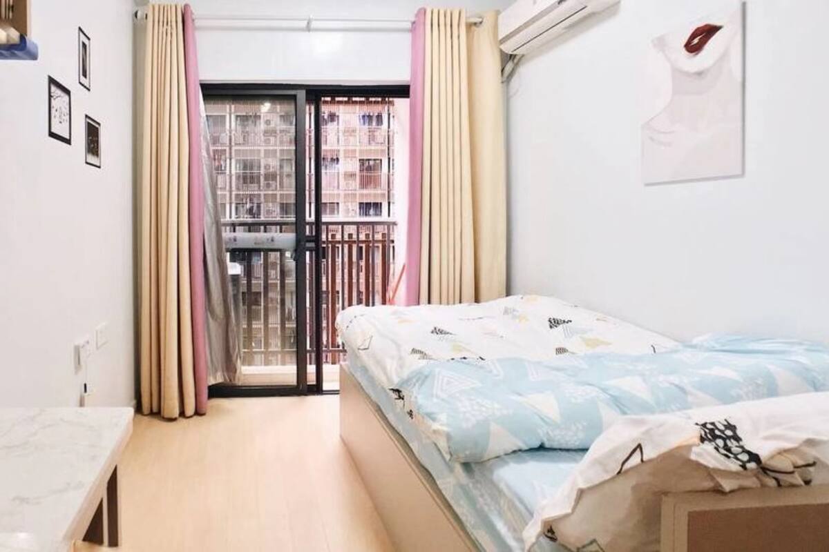 Desk, blackout curtains, free WiFi