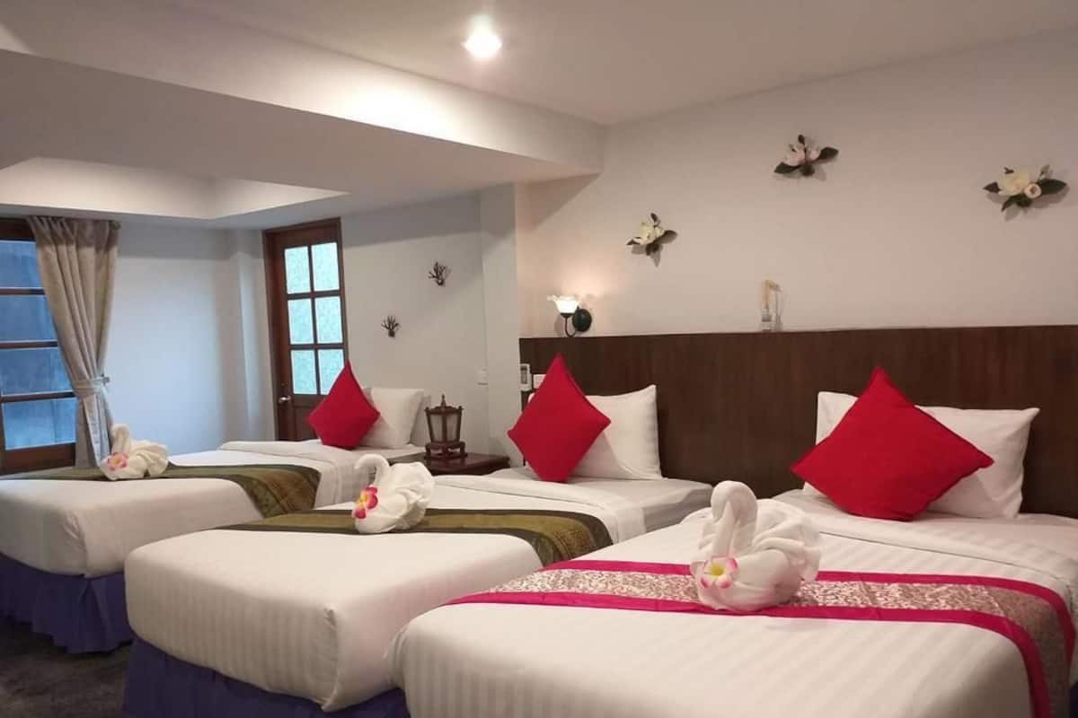 Superior Triple Bed | Rúmföt af bestu gerð, míníbar, öryggishólf í herbergi, skrifborð