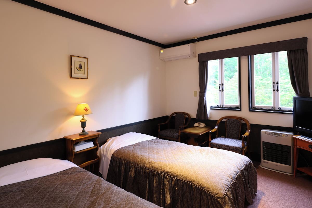 Chambre Standard avec lits jumeaux | 1 chambre, literie de qualité, couette en duvet, ameublement unique