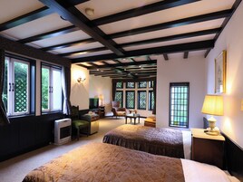 Ropa de cama de alta calidad, cubrecamas y muebles diferentes