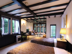 Suite classique (A) | 1 chambre, literie de qualité, couette en duvet, ameublement unique