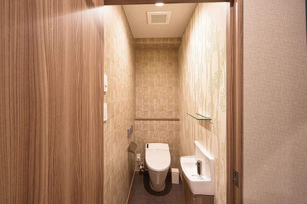 suite room | bathroom | free toiletries, hair dryer, slippers, bidet