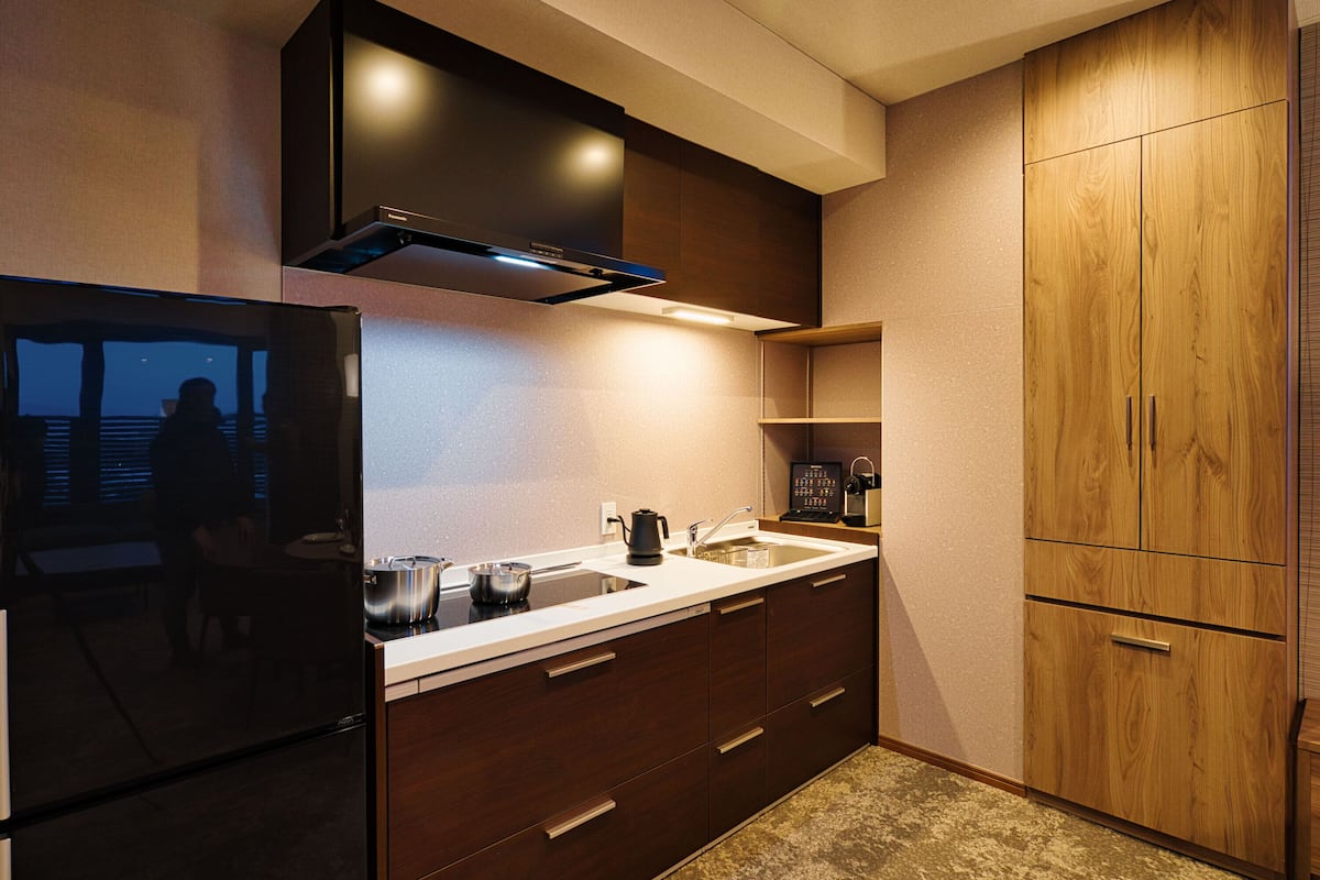 suite room | private kitchen | coffee/tea maker, electric kettle