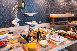Tägliches Frühstücksbuffet gegen Gebühr
