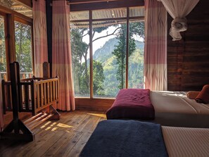 Habitación cuádruple familiar | Wifi gratis y ropa de cama