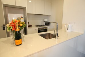 Private kitchen - Melbourne Knox Central Apartment Hotel (Wantirna South)