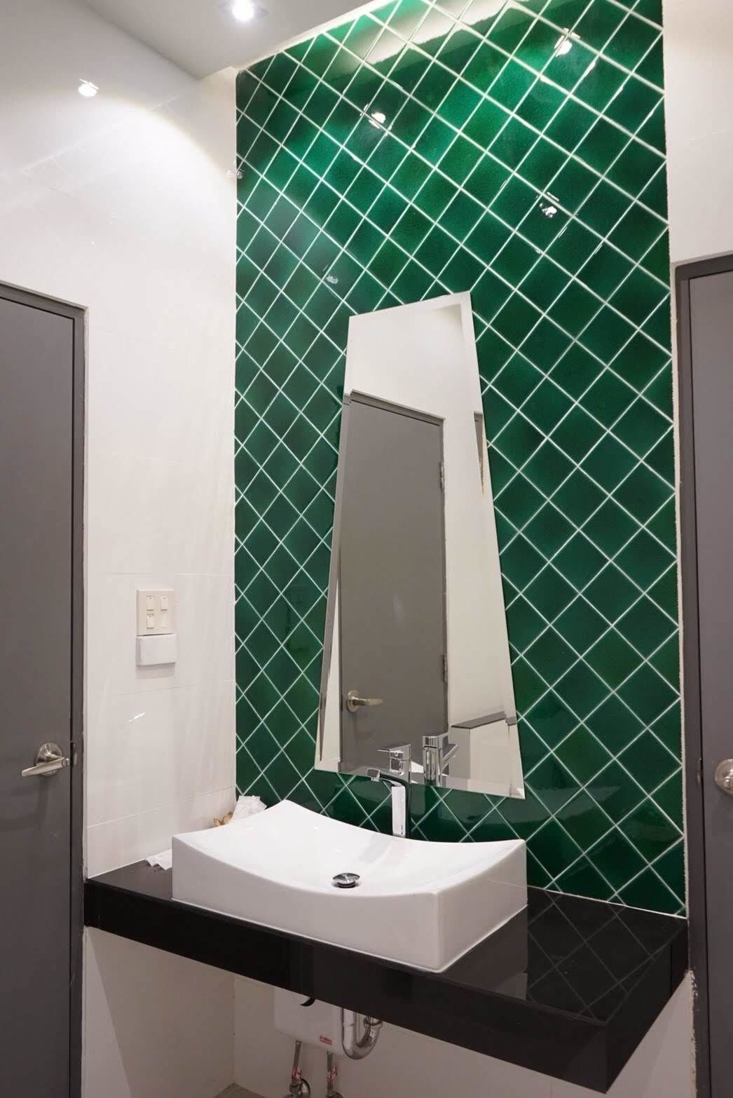 Deluxe Double Room Single Use, 2 Bedrooms | Bathroom sink