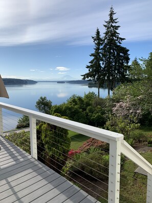 Property grounds - Beachfront retreat with Mt. Rainier views (Longbranch)