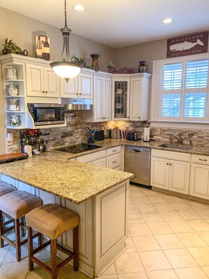 Fridge, microwave, oven, stovetop - Chesapeake Bay View (Cape Charles)
