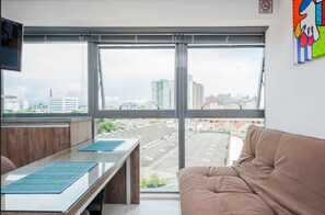 Living area - AMAZING STUDIO next to SHOPPING ESTAÇÃO (Centro)