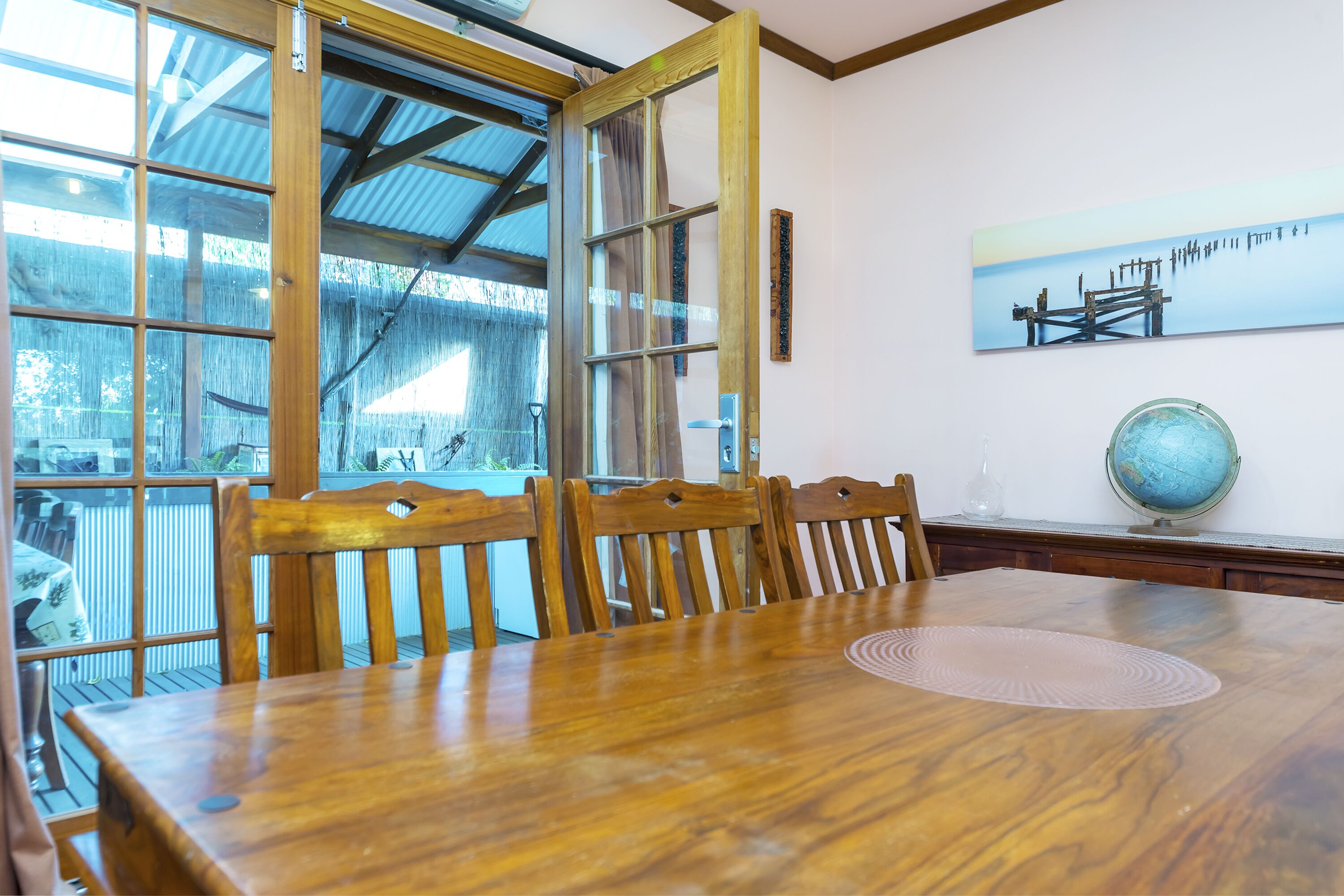 A lovely rustic cottage with all the modern conveniences — image 11