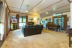 تلفزيون ذكي، مشغل دي في دي، كُتُب، مكتبة فيديو