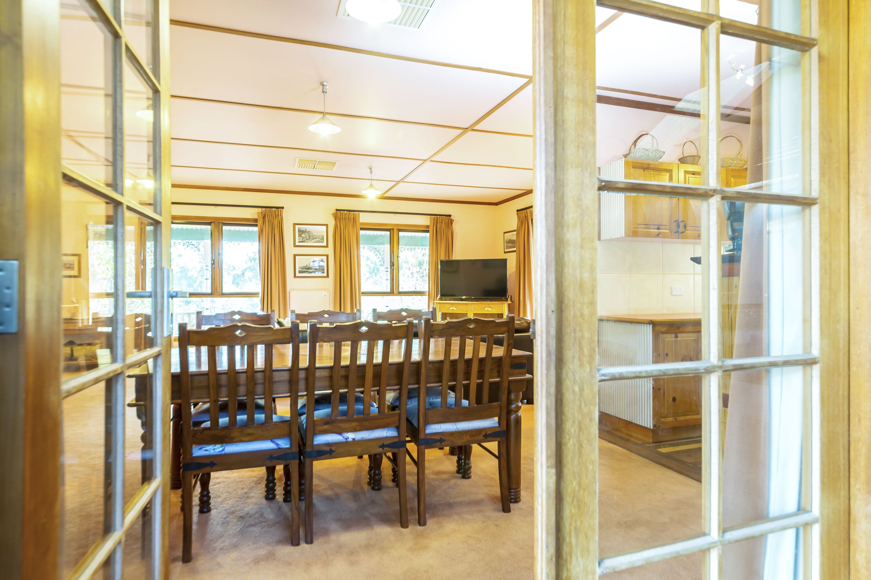 A lovely rustic cottage with all the modern conveniences — image 19