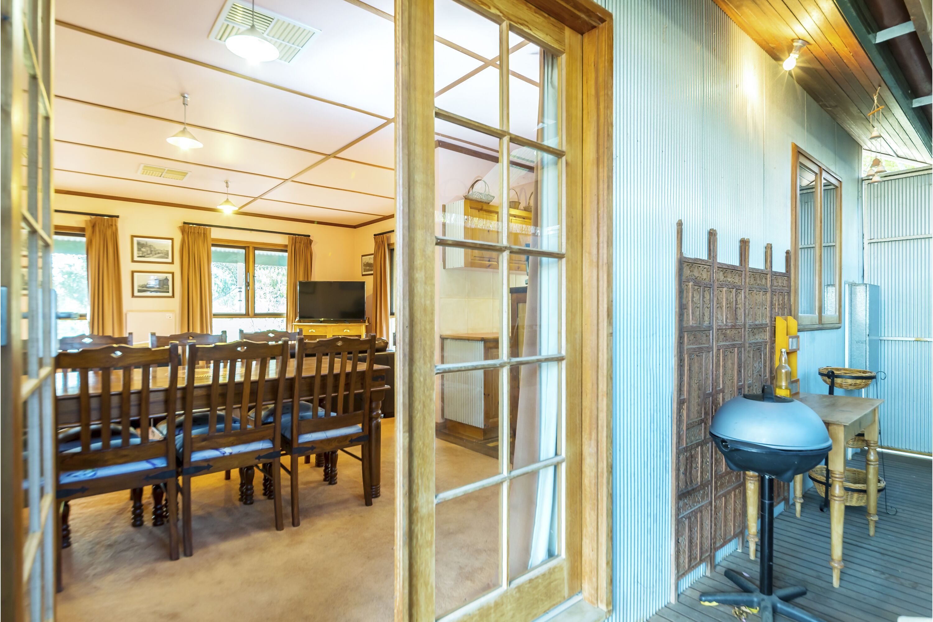 A lovely rustic cottage with all the modern conveniences — image 3