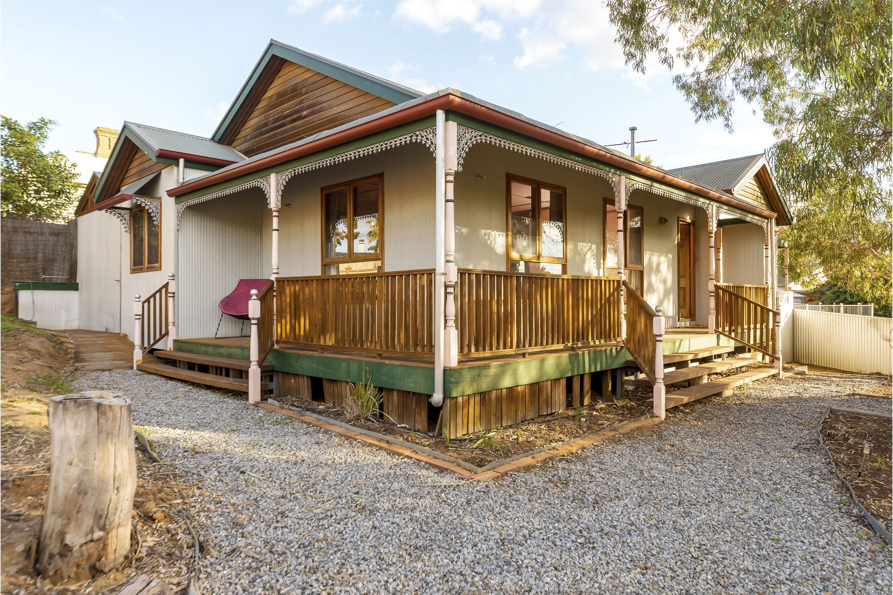 A lovely rustic cottage with all the modern conveniences — image 22