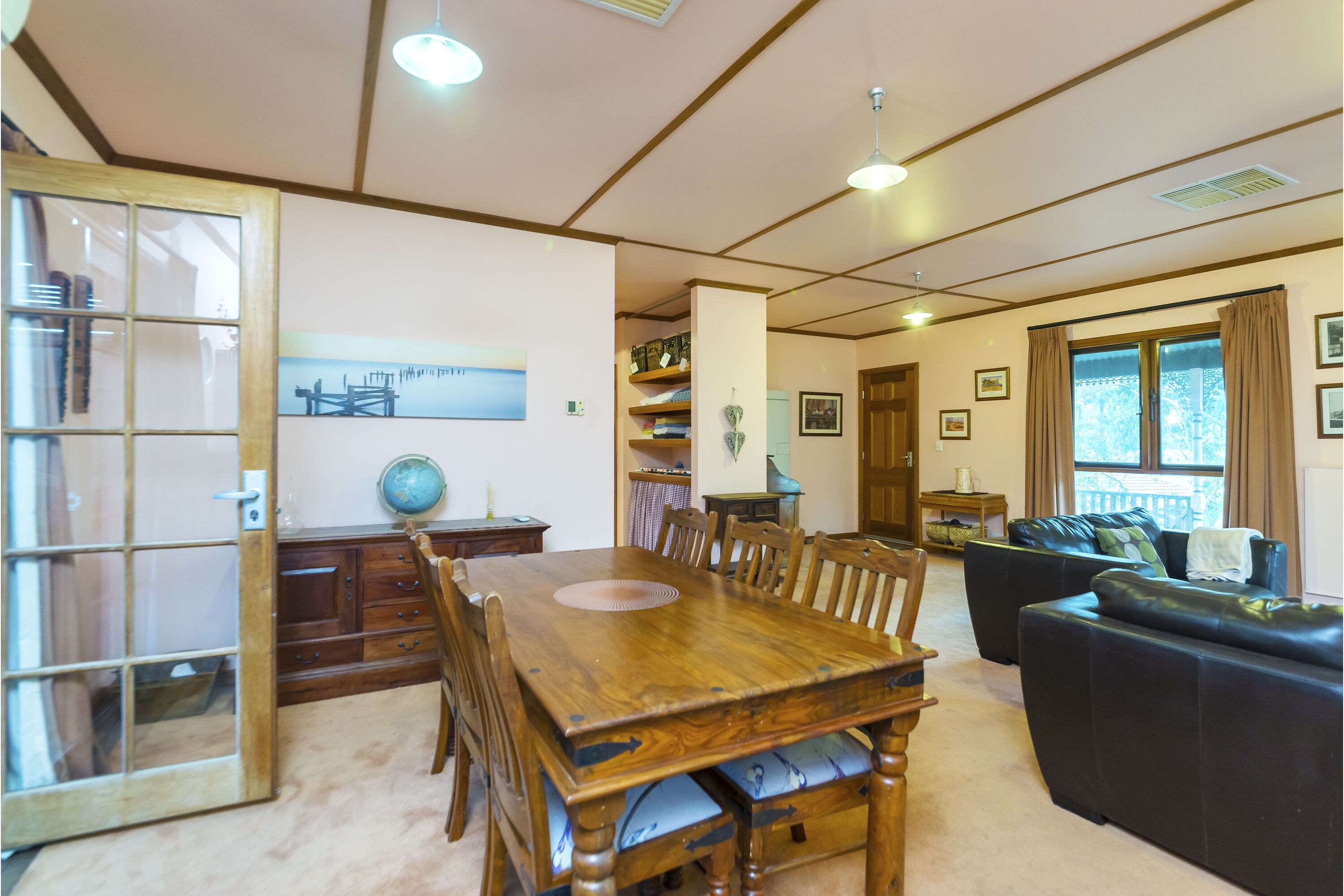 A lovely rustic cottage with all the modern conveniences — image 13