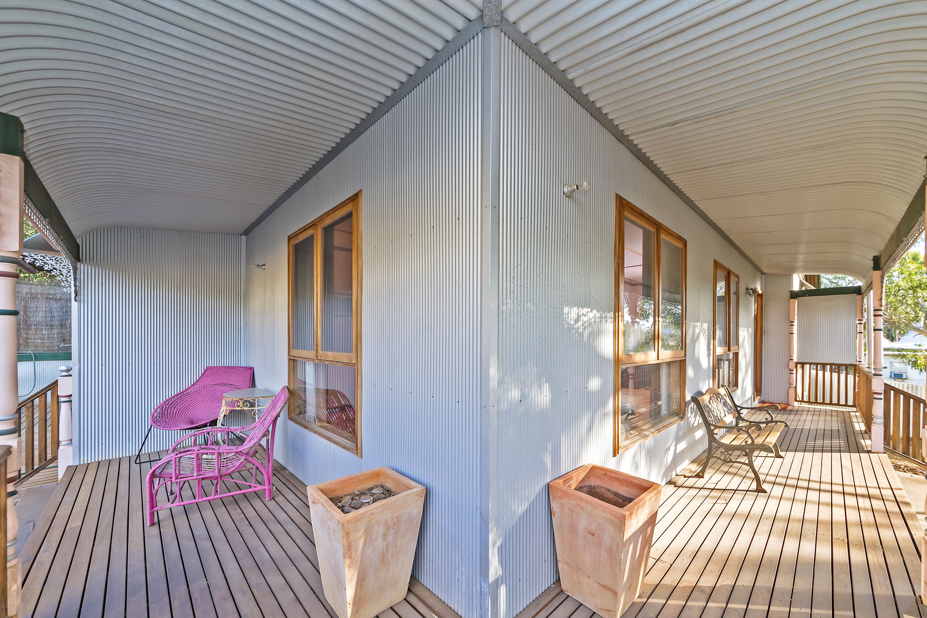 A lovely rustic cottage with all the modern conveniences — image 10