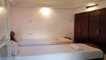 2 bedrooms, iron/ironing board, internet, bed sheets