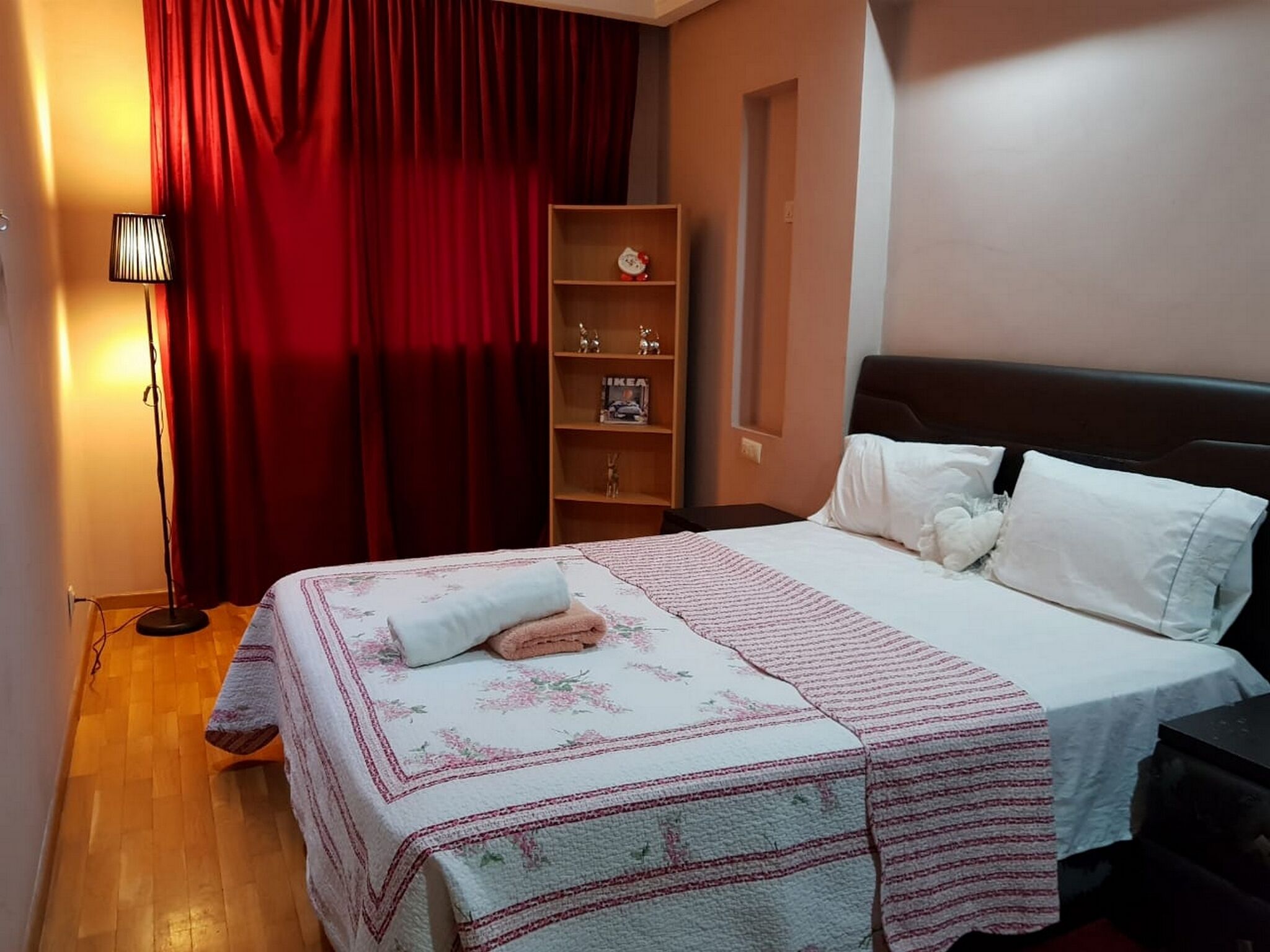 2 bedrooms, iron/ironing board, internet, bed sheets