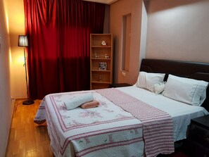 2 bedrooms, iron/ironing board, Internet, bed sheets - Apartment with Terrace (Casablanca)