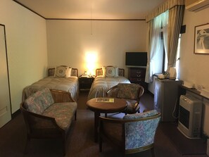 Quadruple Room | Minibar, free rollaway beds, free WiFi