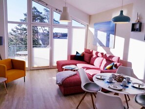 Unclassified image, 2 of 21, button