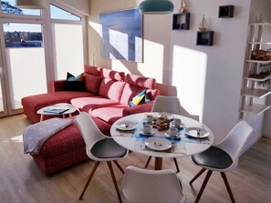 Unclassified image, 3 of 21, button