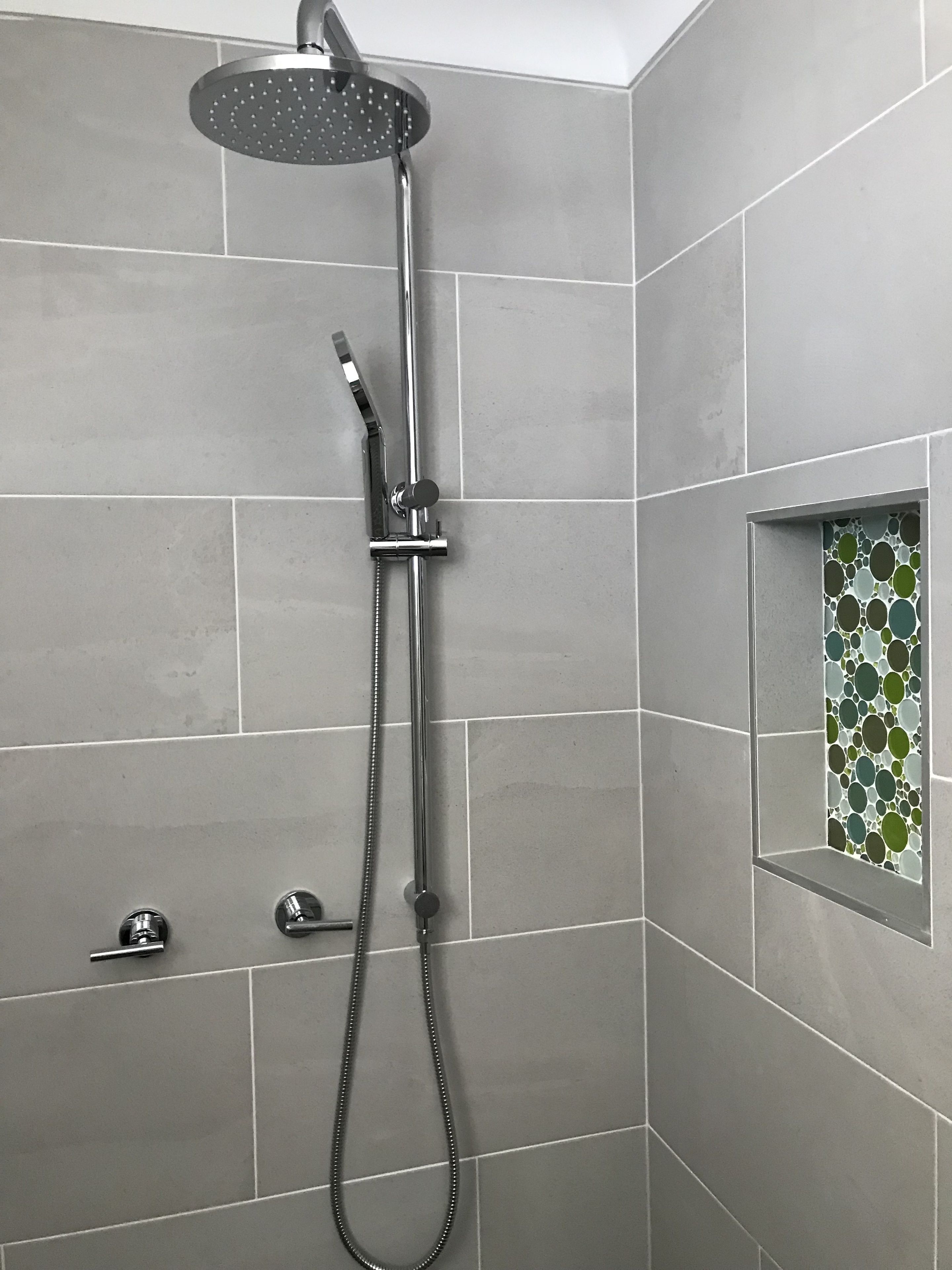 Shower, rainfall showerhead, free toiletries, hair dryer