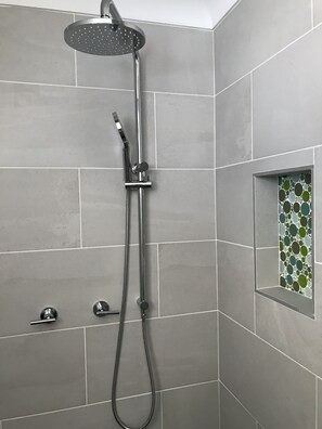 Ducha y cabezal de ducha tipo lluvia