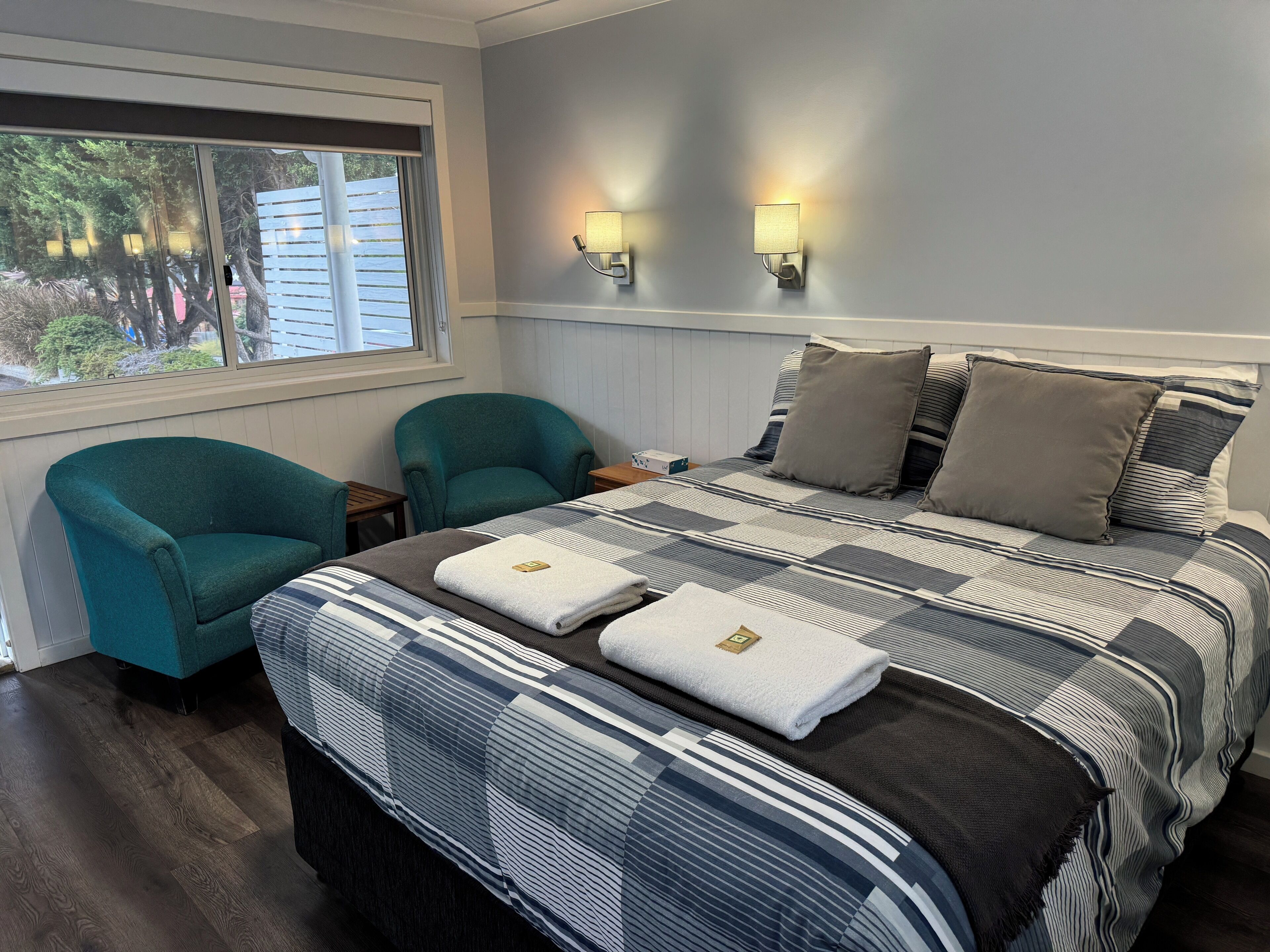 Habitación Confort, 1 cama de matrimonio | 1 dormitorio, colchones con acolchado adicional, decoración individual