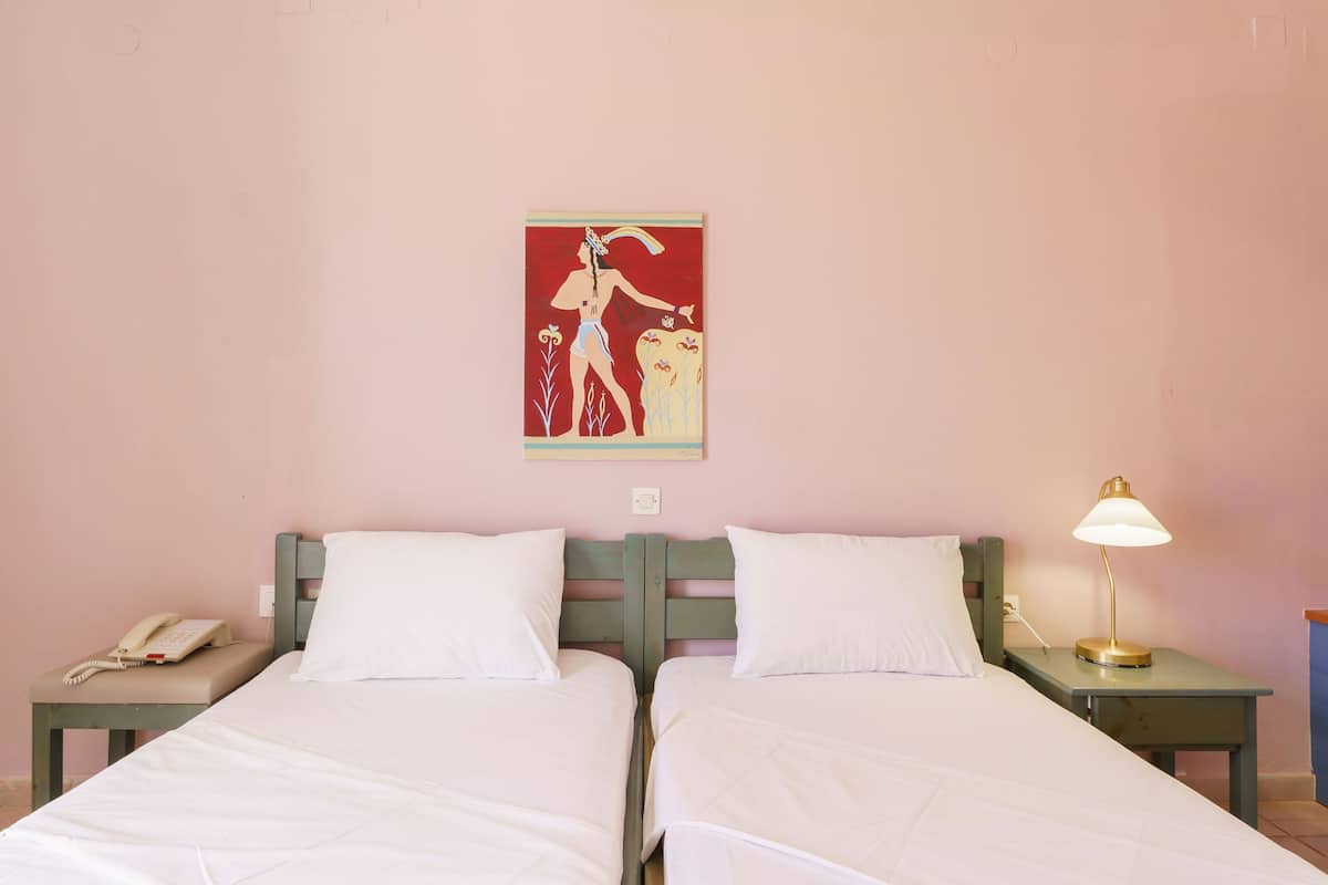 Klassieke vierpersoonskamer, gedeeltelijk uitzicht op zee | 2 slaapkamers, geluiddichte muren, gratis wifi, beddengoed
