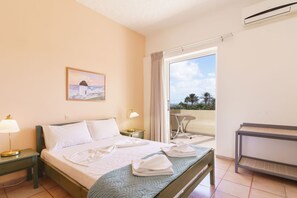Classic Quadruple Room, Partial Sea View | 2 bedrooms, soundproofing, free WiFi, bed sheets - Blue Dream Hotel (Rethymno)