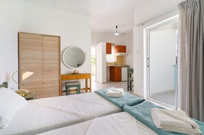 Classic Quadruple Room, Partial Sea View | 2 bedrooms, soundproofing, free WiFi, bed sheets - Blue Dream Hotel (Rethymno)