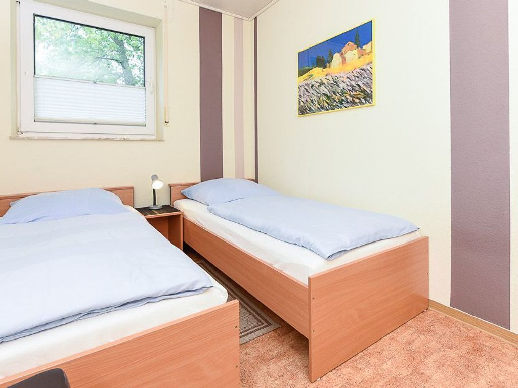 2 bedrooms, travel crib, WiFi